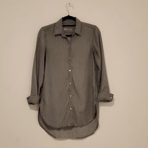 Gap lightweight "shacket" style button down shirt